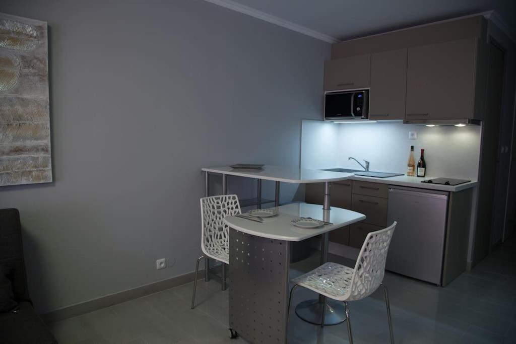 Stylish Studio In Only 50 Meters From Beach ! Nice Exterior photo